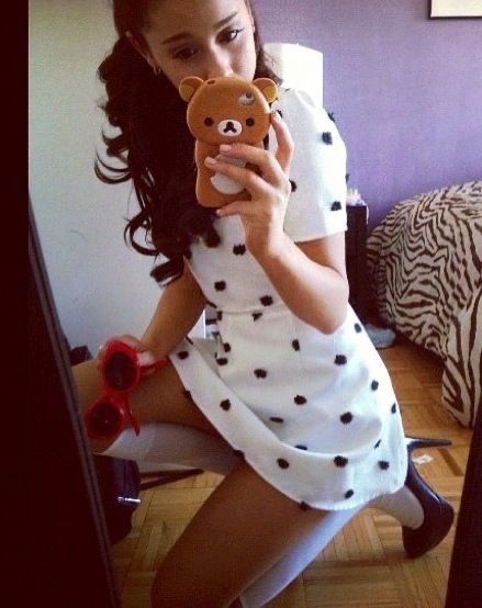 br1ghterdayscat's tweet image. when they carried tumblr&amp;gt;&amp;gt;
#arianagrande #melaniemartinez
(ALSO HALSEY)