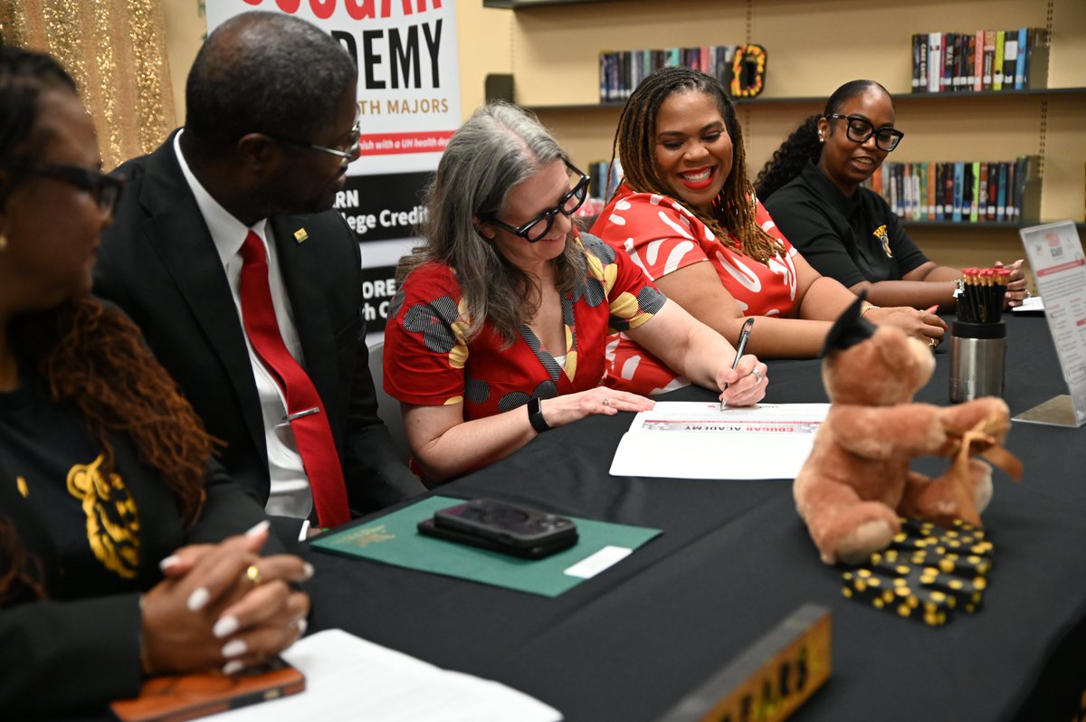 AliefISD's tweet photo. Today, we celebrated commitment, growth, and new beginnings through the Cougar Academy: Future Health Majors at Alief Hastings High School!

Superintendent Dr. Anthony Mays and University of Houston Dean of the College of Education, Dr. Cathy Horn, officially signed the pledge, marking a powerful step forward in Alief’s academic journey. We are so excited for our future Cougars and their journey through the University of Houston system!

Enjoy the latest ImpactEd podcast with Dr. Mays, Dr. Horn, Dr. Andree Osagie, and Deede Burke-Dalfrey, where they discuss the Cougar Academy and so much more! Watch here: https://t.co/VurckBxRRL