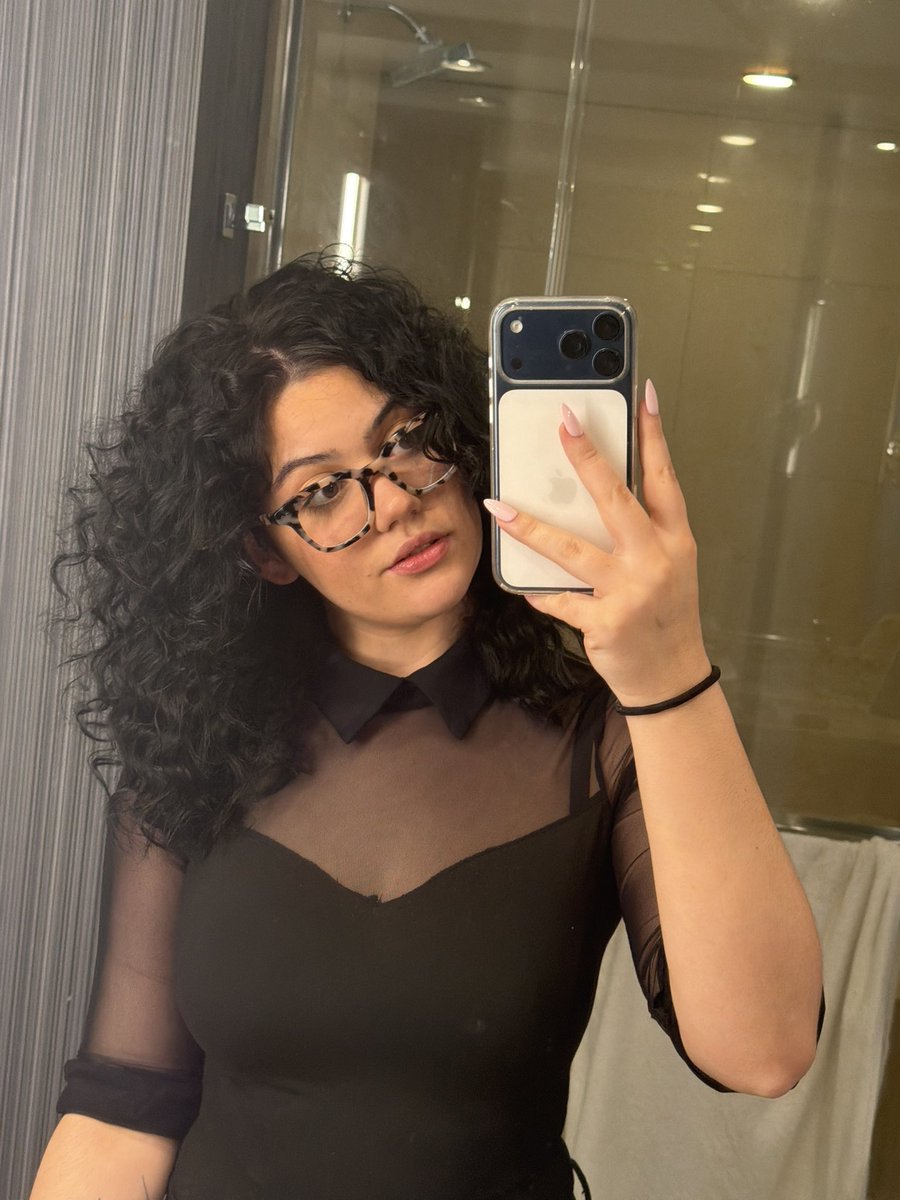 Ellie Nova tweet media
