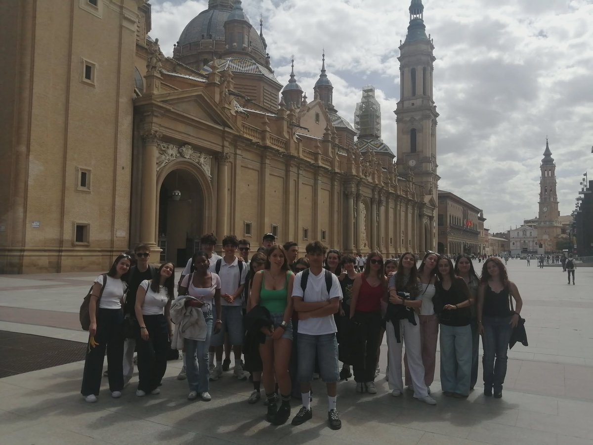 iesvp's tweet image. El alumnado del #LycéeAiméCésairedeClisson ya está en Zaragoza para realizar la segunda parte de nuestro tradicional #intercambio.  ¡Feliz estancia!
@cpmariadeavila @dgalextranjeras @RedEvolucionAr @InnovaEducAr #Clisson #elVirgenlaissesamarque #elVirgendejahuella