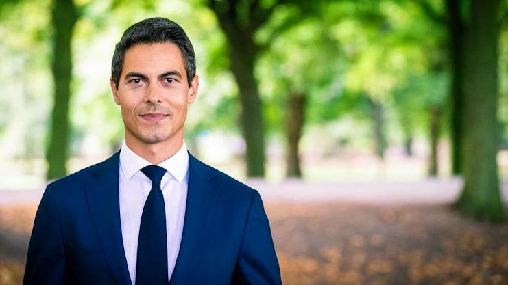 Nog geen half jaar na de verkiezingen krijgt Rob Jetten een flinke klap in de peilingen; hij verliest de helft van zijn achterban. Dat blijkt uit de peiling van EEN VANDAAG. Dit heeft te maken met het tegenstemmen van de Asielwet.  Rob verliest hierdoor alle geloofwaardigheid.