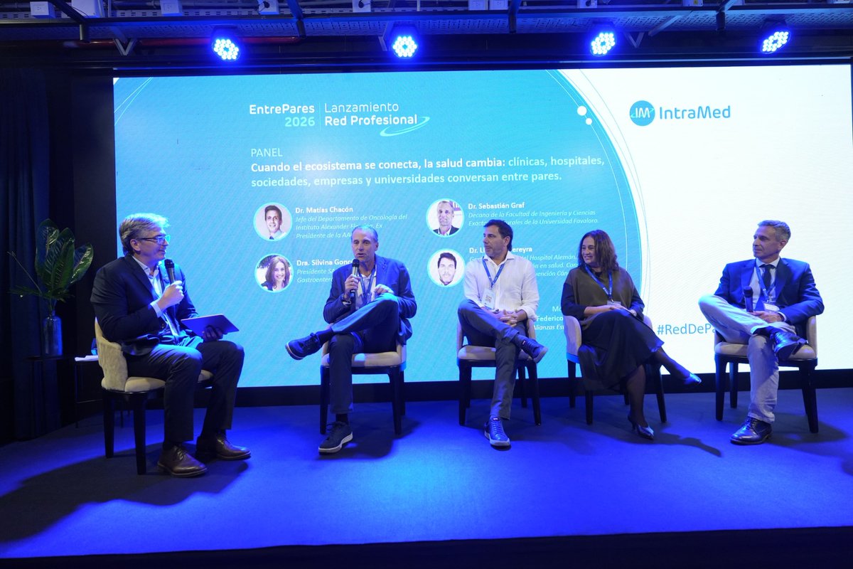 IntraMedNet's tweet photo. Gracias por ser parte de este #hito 🌐🩺✨

Ayer en #EntrePares2026 vivimos mucho más que un lanzamiento: el reencuentro de una comunidad que no deja de crecer. Auditorio lleno, grandes referentes y mucho intercambio.

La Red Profesional IntraMed ya es una realidad 🙌
Disponible en iOS y Android 📲