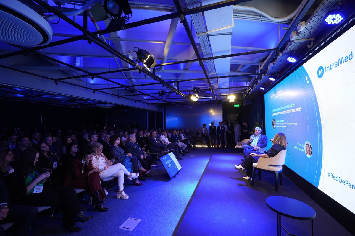 IntraMedNet's tweet photo. Gracias por ser parte de este #hito 🌐🩺✨

Ayer en #EntrePares2026 vivimos mucho más que un lanzamiento: el reencuentro de una comunidad que no deja de crecer. Auditorio lleno, grandes referentes y mucho intercambio.

La Red Profesional IntraMed ya es una realidad 🙌
Disponible en iOS y Android 📲