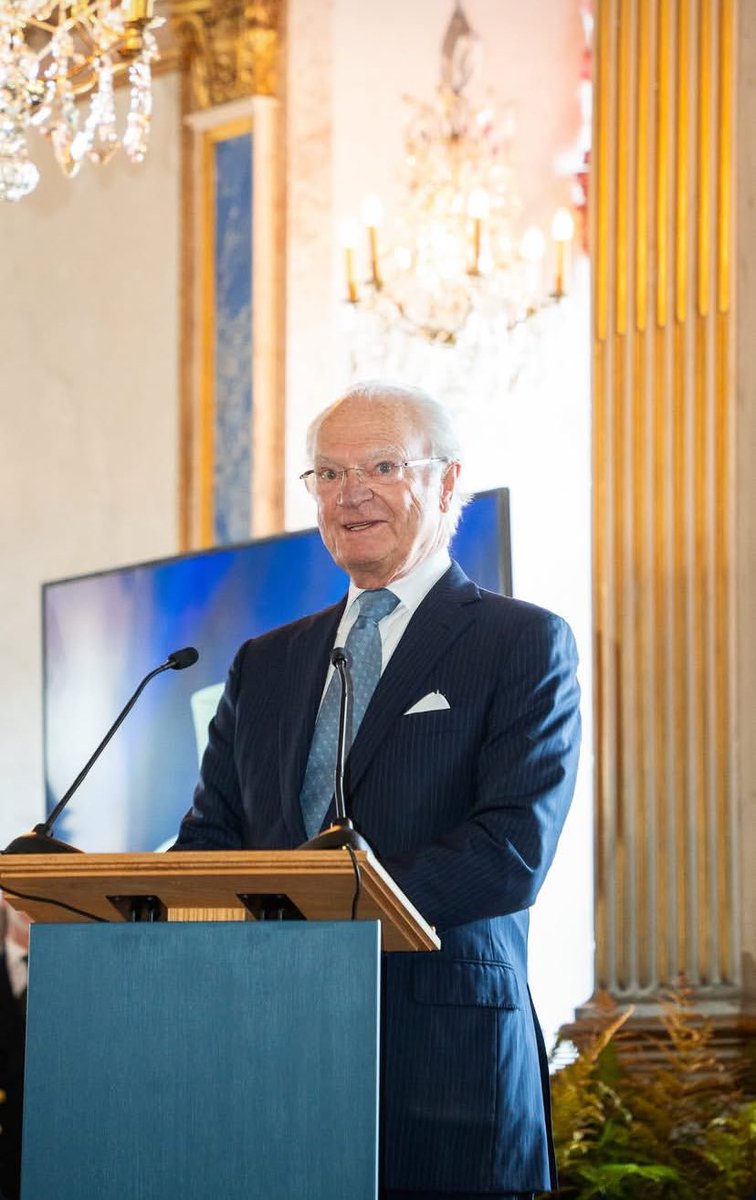 jseluisX's tweet image. Ers Majestät Konung Carl XVI Gustaf, ett stort grattis på 80-årsdagen! 🇸🇪 Er orubbliga hängivenhet för Sverige under de senaste fem decennierna är djupt inspirerande. Må Er dag fyllas av hälsa och glädje. @kungahuset #KonungCarlXVIGustaf #Sverige #KungligFödelsedag"