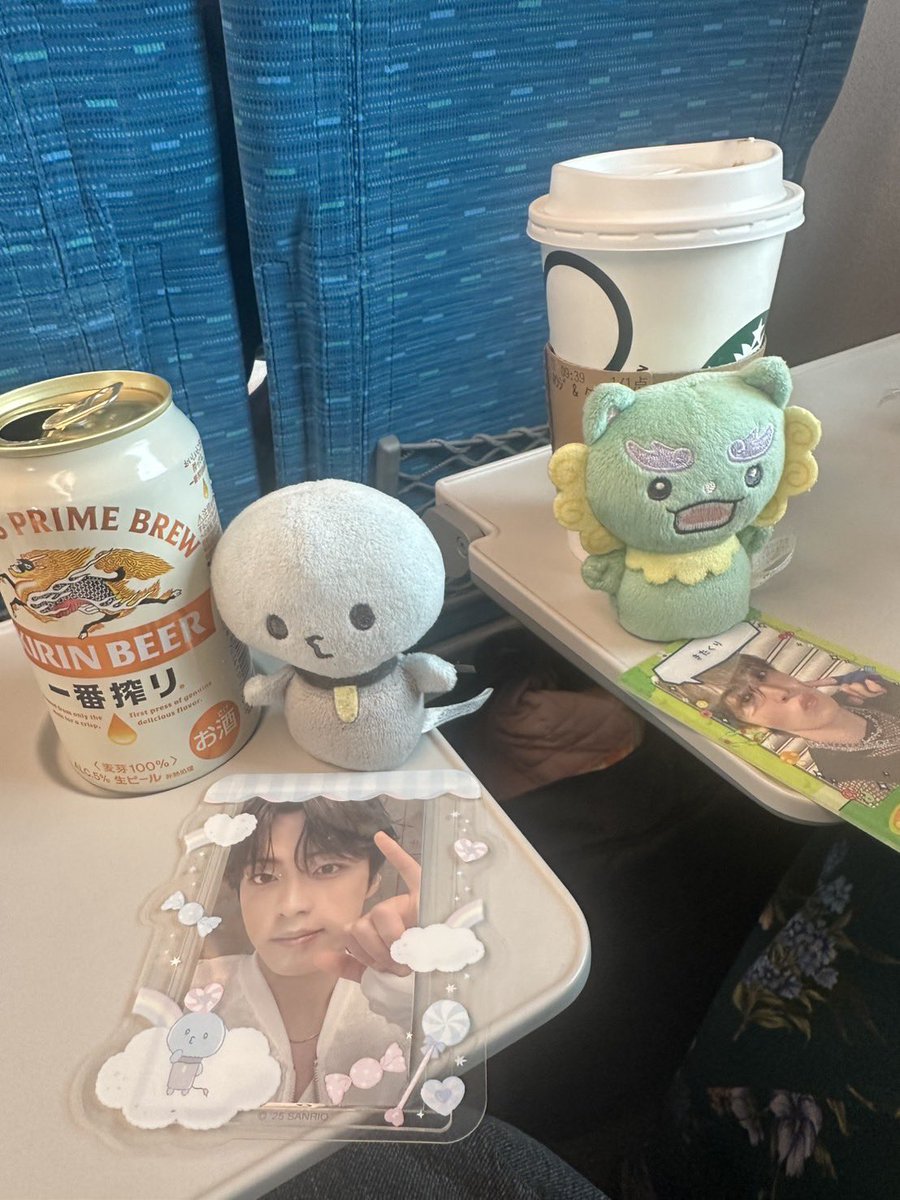 フレンズオブディズニー行ってきた！！
実はお誕生日だったのですが…長年のオタク人生の中でも、お誕生日に推しに会うの初めて😳昼も夜も大好きな奨くんの歌声を浴びられて幸せでした🥲