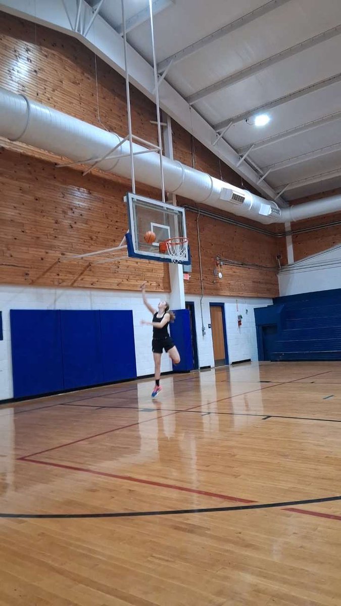 E_McCutcheon12's tweet image. With this weekends games coming up, the work obviously doesn’t stop! Excited to be back out on the court with my shock Family this weekend! #noDaysoff @CoachRubyD @Coach_Nik15 @Shockhoops @DougMcCutcheon9