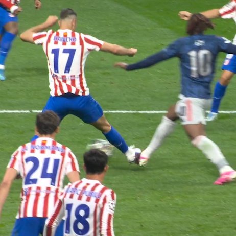 Lo del Atlético de Madrid ya huele muy mal. Le están compensando por el doble toque de Julián Álvarez contra el Real Madrid la temporada pasada.