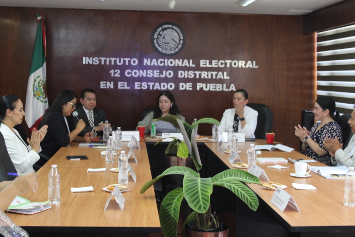 En el marco de l promoción de la cultura democrática y al fortalecimiento de la participación cívica con perspectiva de género, esta @INE_12JD_Pueba llevó a cabo la presentación de la propuesta ganadora del Concurso Nacional Líderes Cívicas 2025, “Democracia en primera persona”.