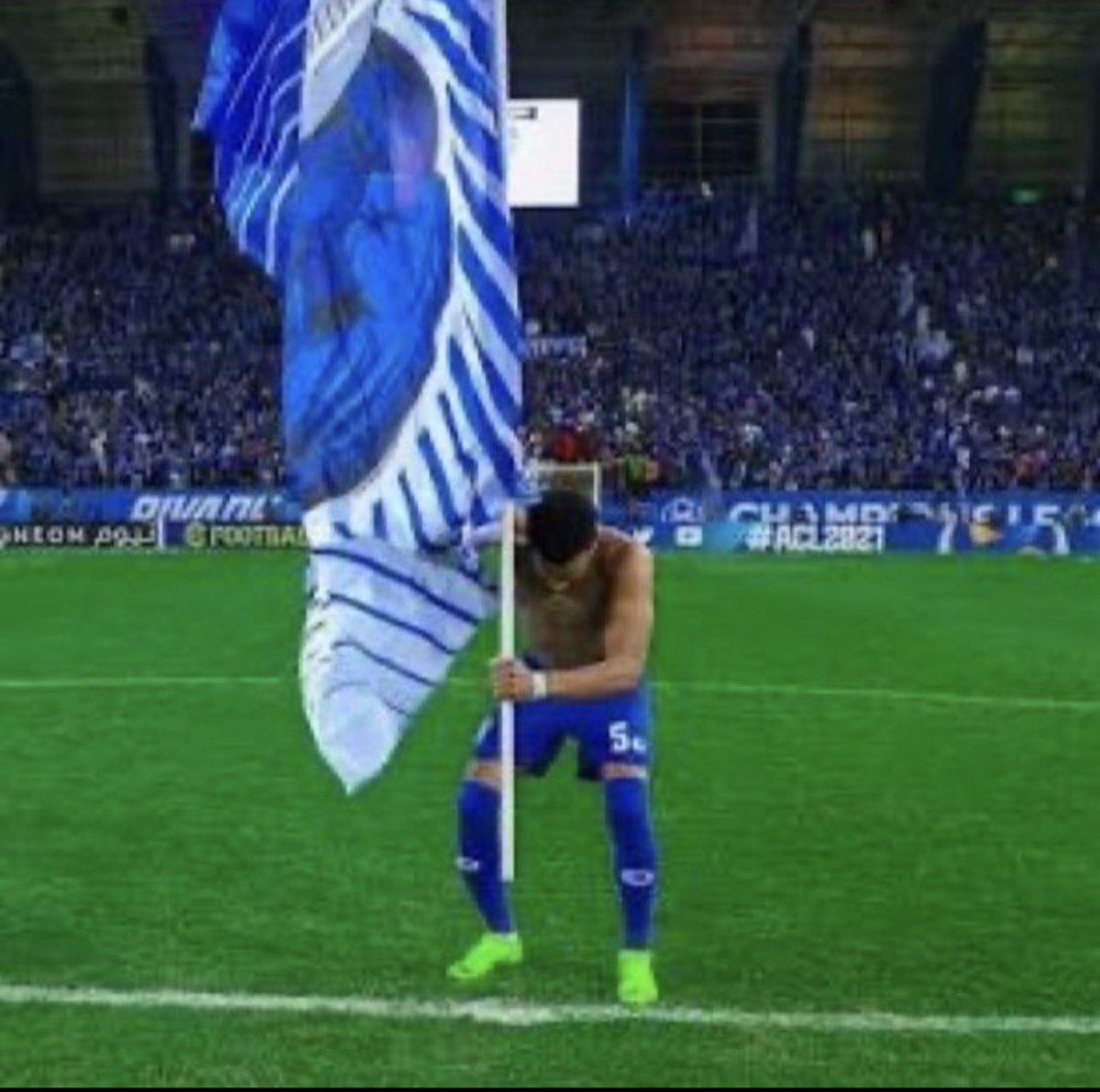 الفرق بين غرزة الماركة
وغرزة من جولي شيك ههههههههههههه