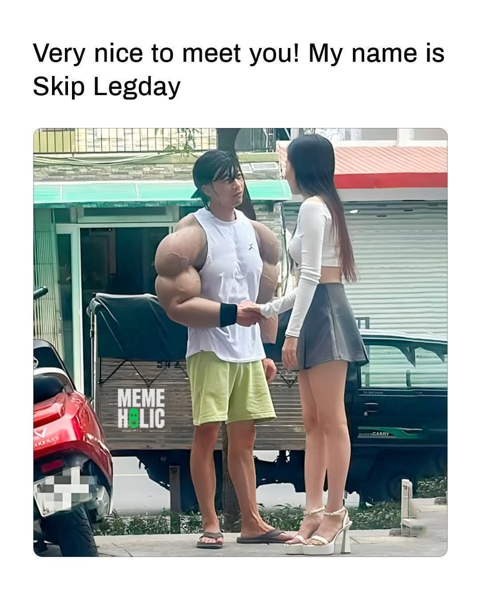 Upper body carrying the whole team 😂 #HumpDay #GymHumor #Midweek