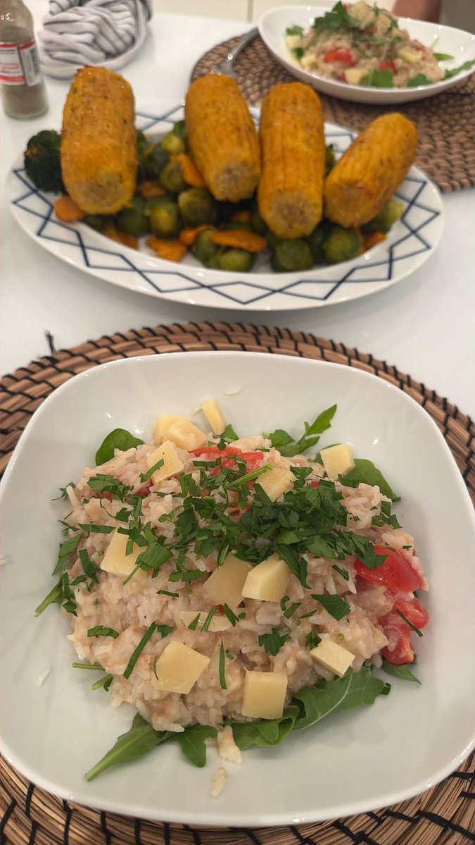 maria1010yo's tweet image. Hoy es día de fiesta, de celebrar. 🥳 🎉 
#Bro 🤓, fusión comida italoturca y amigos del mundo del espectáculo italiano. 🥰
#CanYaman 🥂