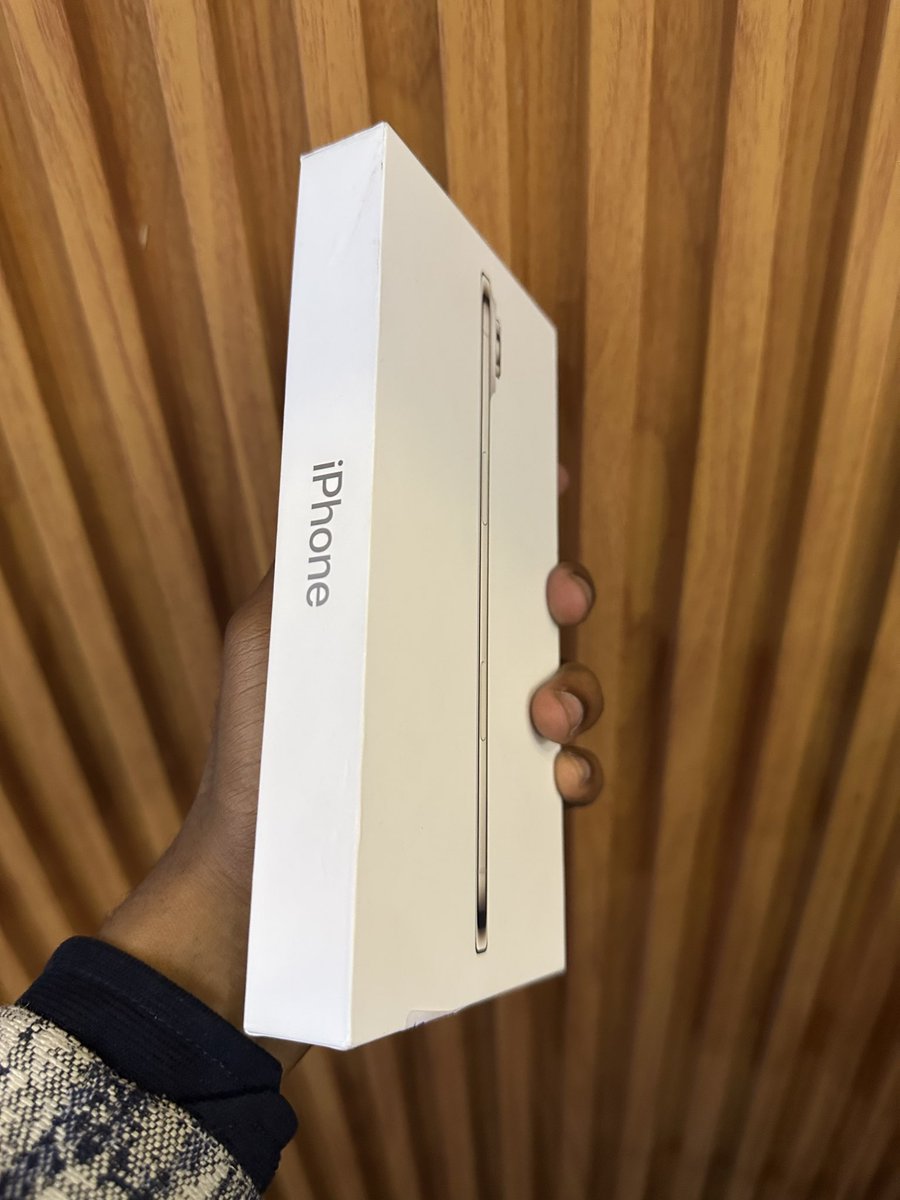 mdogoxpress's tweet photo. iPhone 17Air 256gb 
Brand New 
Esim @ 129,000ksh

#iphone17air #iphone #17air https://t.co/Y3DYv0JDEr