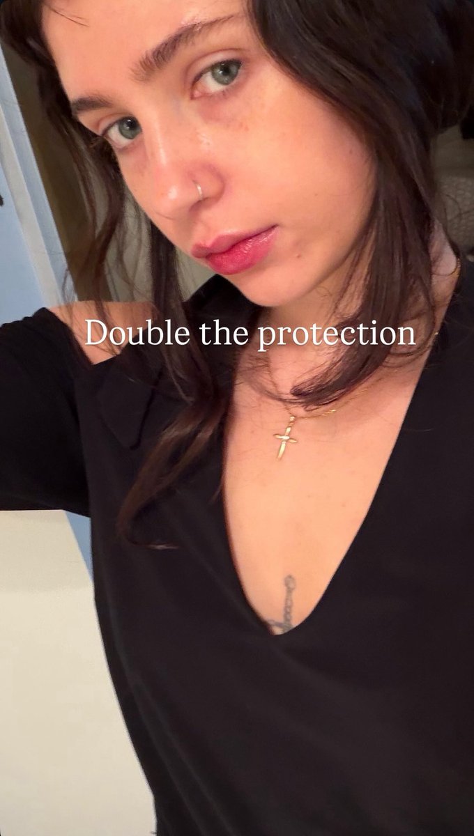 Daily Clairo tweet media