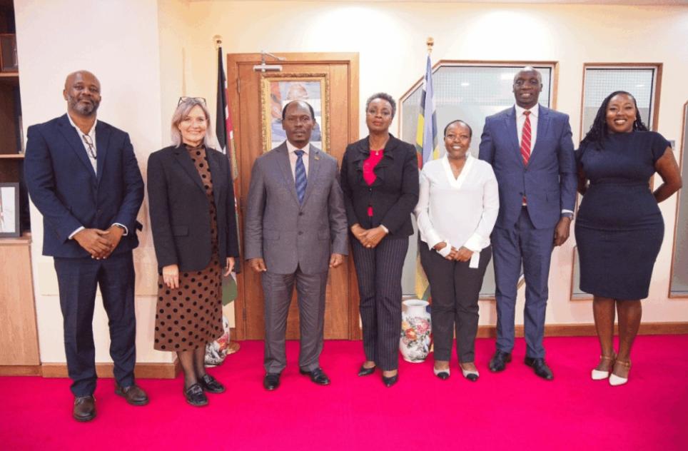 MaryKanyogo's tweet image. William Kabogo amesema Kenya inaongeza juhudi za kukuza uchumi wa kidijitali kupitia ushirikiano, uwekezaji wa miundombinu na mafunzo ya kidijitali baada ya mkutano na Oracle Corporation. 🇰🇪💻
#Kenya #DigitalEconomy #Oracle #ICT #TechKenya #Innovation #WilliamKabogo