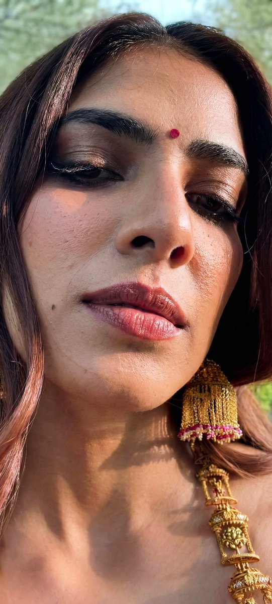 ActressVelvetHQ's tweet image. Malavika Mohanan🖤 ⚡ Her selfies with Face closeups are Insane!🔥
#MalavikaMohanan