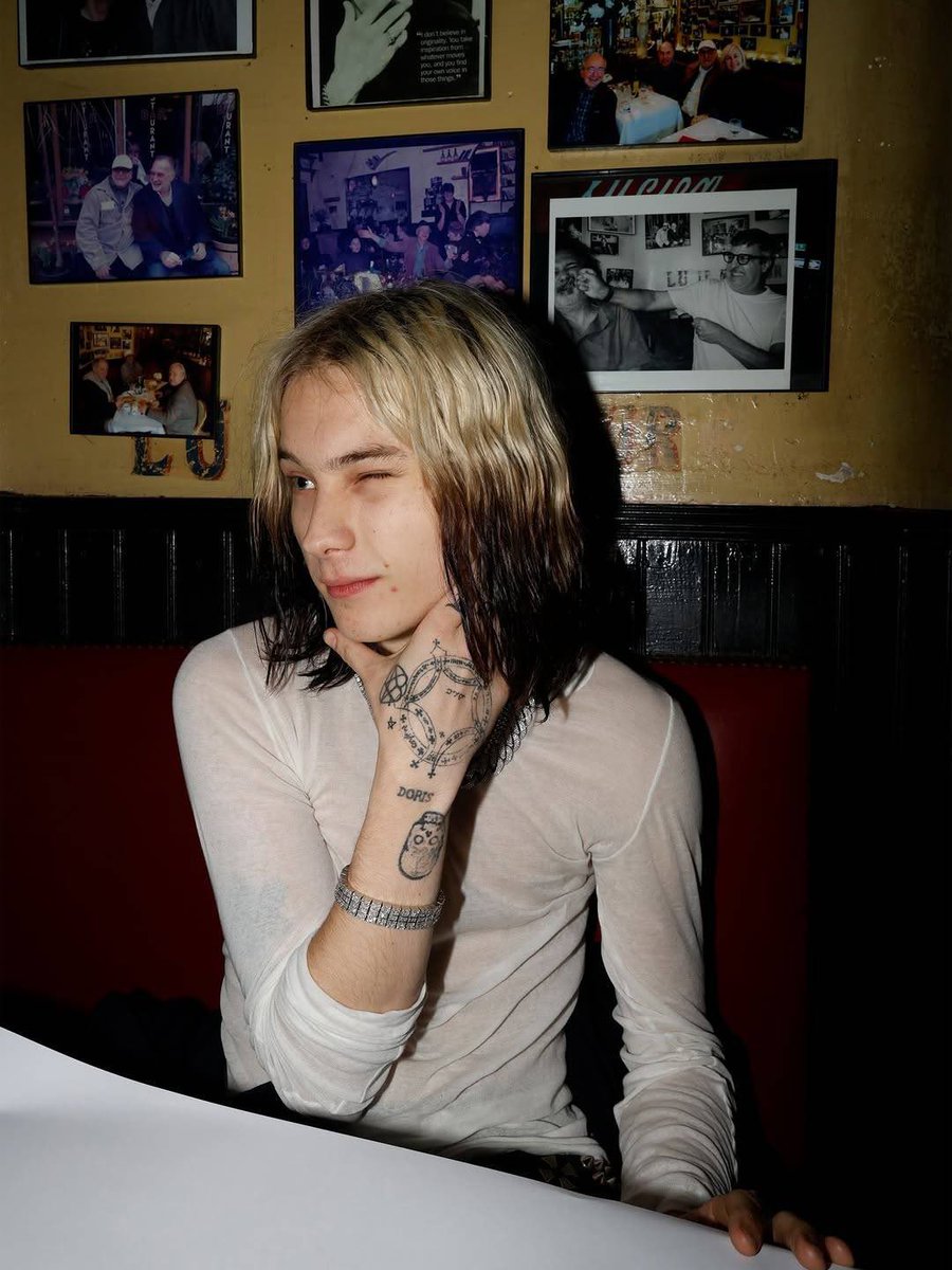 itneedsomespit's tweet photo. hes literally as cute as a button https://t.co/1VnbH6DmgA