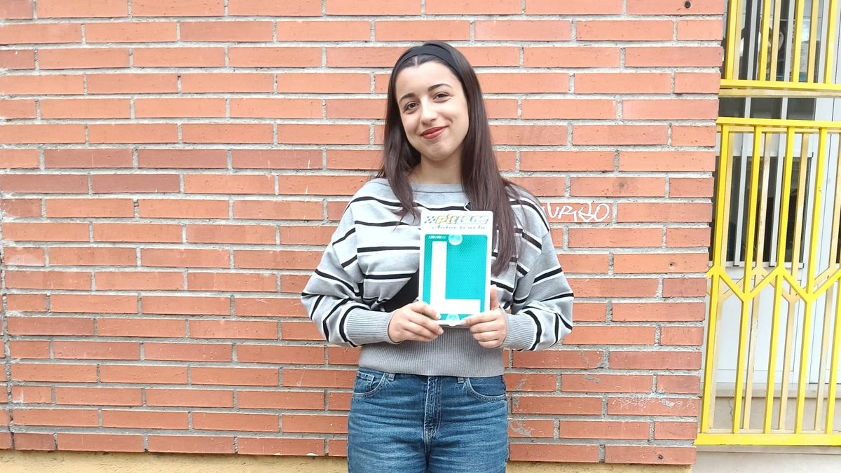 APitLane's tweet photo. Nuevos aptos: 
🛵Marcos
🚘Gabriela, Celia, Andrea, Héctor, y Miranda
Y aún faltan 2 que os presentaremos en cuanto tengamos foto  📷
¡Enhorabuena! ¡Muchas felicidades a los 8!
👏👏👏
#AutoescuelaPitLane tu #autoescuela en #ElBoalo https://t.co/pesSldaCx7