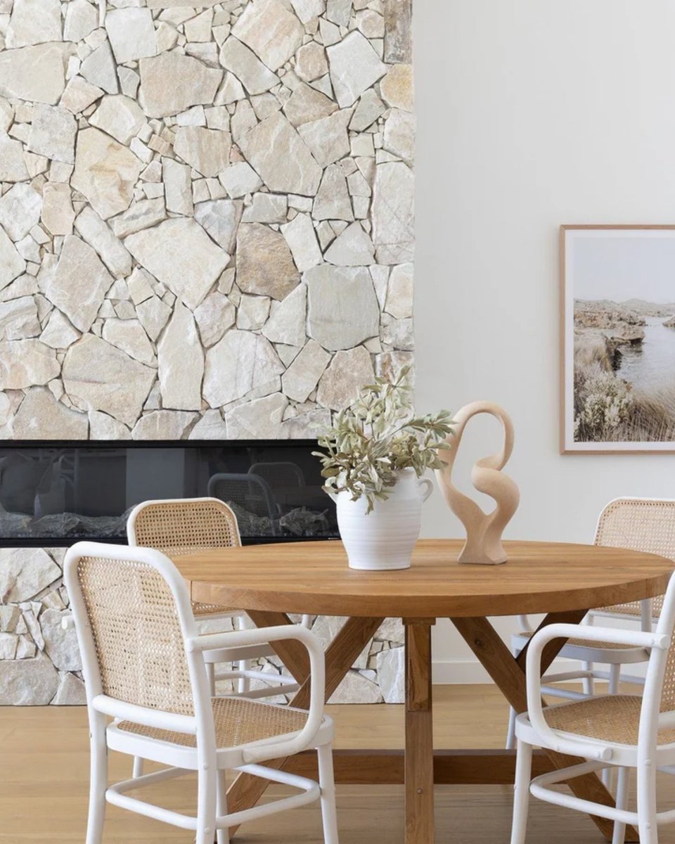 ArchitessaTile's tweet image. Cladding isn't just for exteriors - It’s moving into interior spaces as full floor-to-ceiling installs that create continuous stone surfaces. 

Where do you envision your stone cladding feature?

#Cladding #StoneCladding #InteriorDesign #Architessa