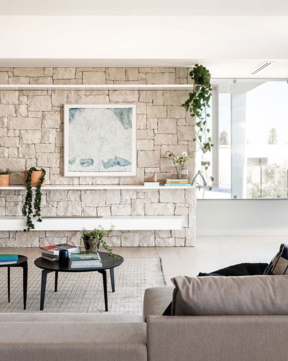 ArchitessaTile's tweet image. Cladding isn't just for exteriors - It’s moving into interior spaces as full floor-to-ceiling installs that create continuous stone surfaces. 

Where do you envision your stone cladding feature?

#Cladding #StoneCladding #InteriorDesign #Architessa