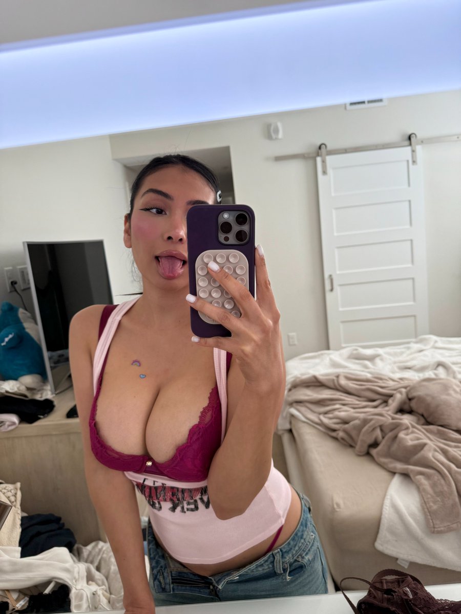 riley :3 tweet media