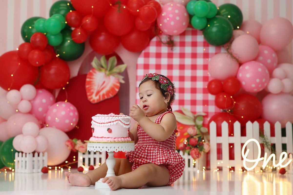 HazySkiesDesign's tweet image. Last call before the sale disappears ⏳ 55% off ends TONIGHT!

✨ Take 55% OFF all backdrops
✨ Use code FLASH55 at checkout
⭐ Featured @hsdbackdrops : Picked Just For You Backdrop
📸 Photo by @perlabisonophotography

#hsdbackdrops #flashsale #cakesmashphotography