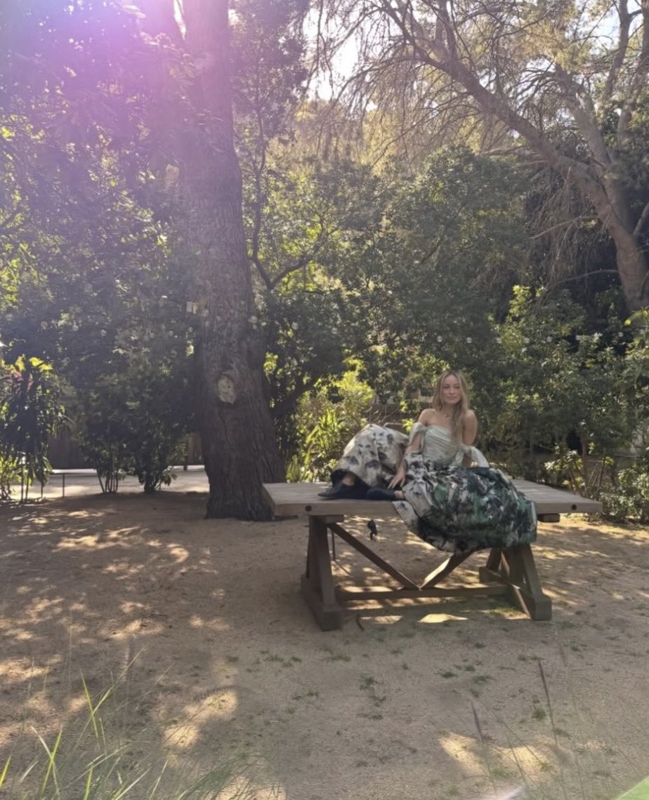 Rose7Moran's tweet photo. Not to self, never tell your husband where you are going, was trying to get cute pics for the business but he found me https://t.co/9IKziujqac