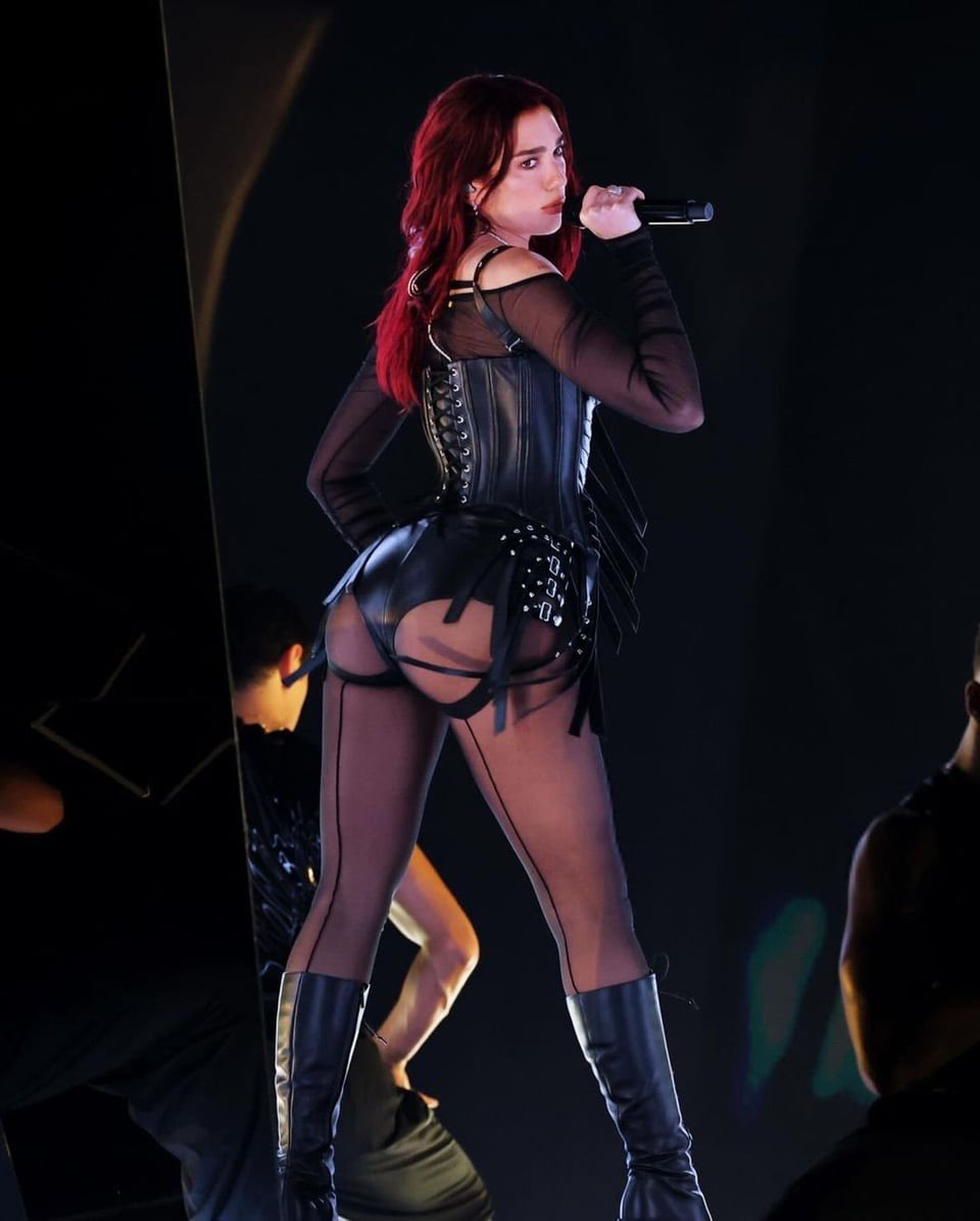 18m bi. Not seeing enough old pervs in my DMs. 
I’m bored and horny make me stroke. 
Feed me anyting and control how I jerk. Make my eat my own cum. 
Dm me
#wankchat #horny #bi #nsfwtwt #nl