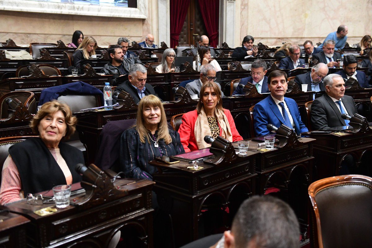 NederEstela's tweet photo. 🏛️ | SESIÓN INFORMATIVA

Este miércoles participamos de una sesión informativa en el Congreso, donde el jefe de Gabinete, Manuel Adorni, compareció para dar explicaciones sobre los actos de gobierno. https://t.co/vx1L4iFle7