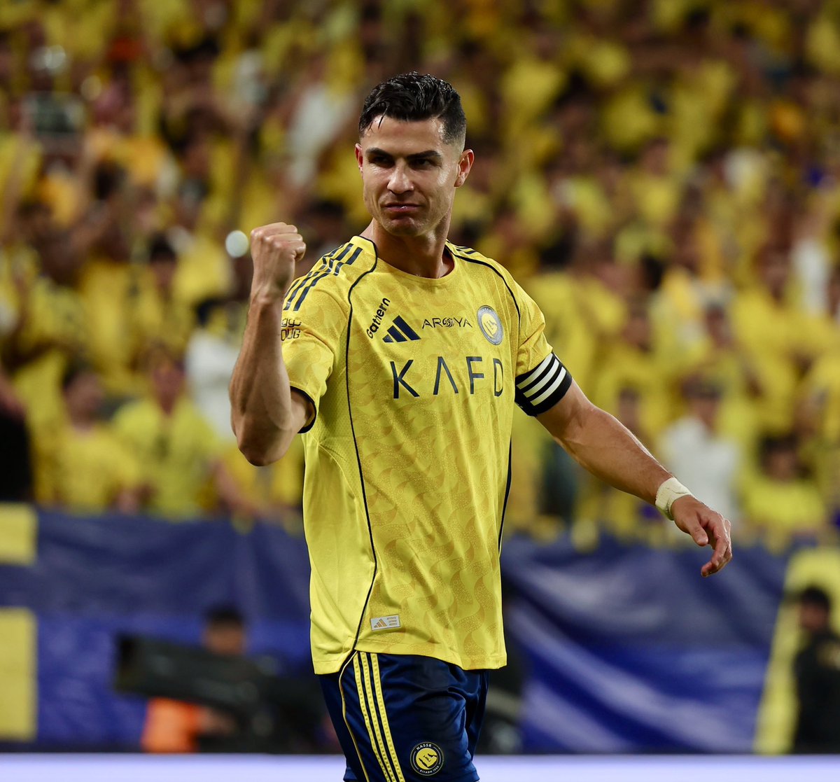 munifalharbi's tweet photo. ▫️لافاز الاصفر تنام الأرض مبسوطة..
النصر سرّ ابتسامتها وفرحتها💛

▫️مبروووووك للعالمي الكبير، حظاً أوفر للنادي الأهلي.

#النصر_الأهلي https://t.co/A5xUNmSMPY