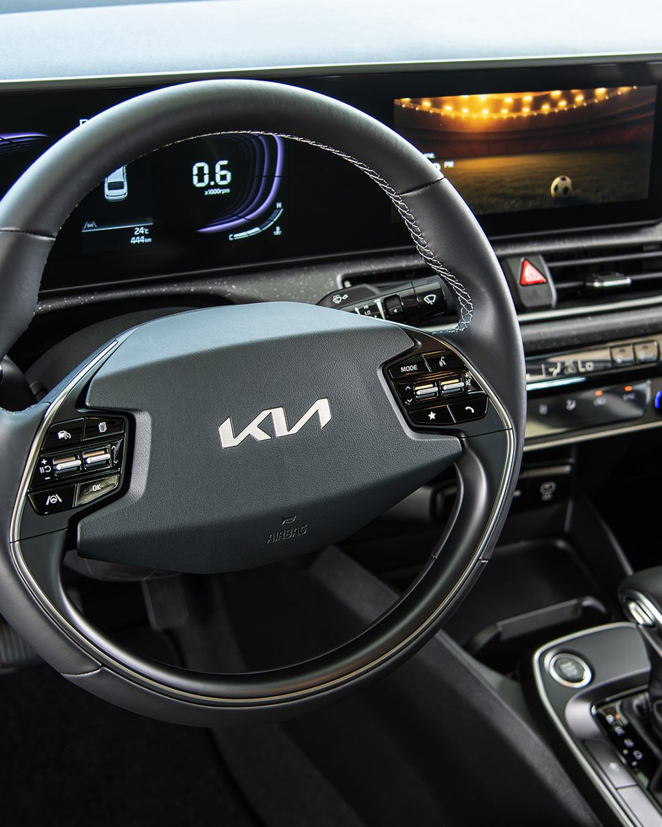 KiaMexico's tweet photo. 🤩⚽ ¿Ya tienes tu #KiaK3 FIFA World Cup™ Edition para moverte en el Mundial más épico de la historia?
Elige ya el tuyo aquí 👉 https://t.co/nXwlUgHyQW
#Kia #KiaSpecialEditions #InspirationConnectsUsAll #FIFAWorldCup #FWC26 https://t.co/iddcXfGSi6