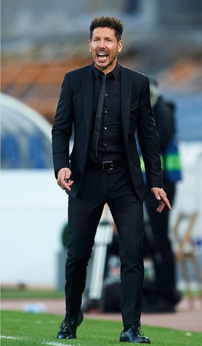 Il Cholo Simeone rende la vita facile sia al suo parrucchiere che al suo sarto.