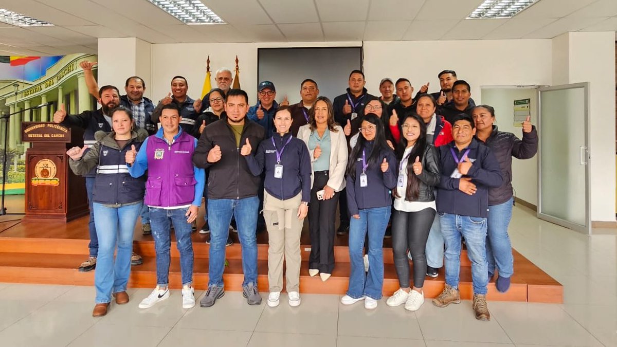 AgrocalidadEC's tweet photo. #Carchi | ✅ Capacitamos a ganaderos, técnicos de @AgriculturaEc y estudiantes de la Universidad Politécnica Estatal del Carchi sobre el Programa de Brucelosis Bovina, con el objetivo de fortalecer el manejo y control de esta enfermedad en la provincia.
#PrevenciónSanitaria https://t.co/q6q4qOAsGT