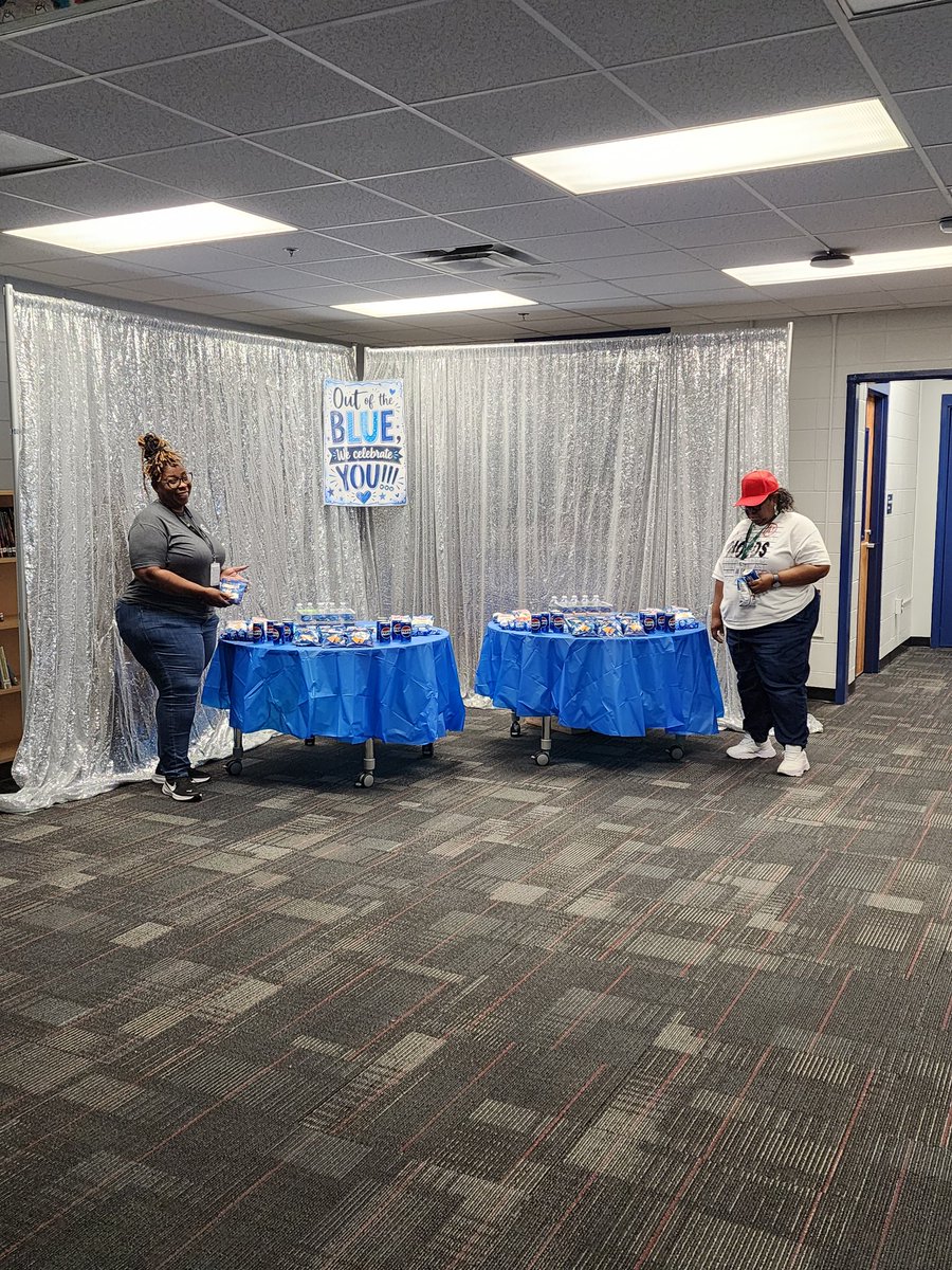 MTSS_Boyd's tweet photo. 💙 Out of the Blue, We Celebrate You 💙

@BrookviewPandas,thank you for your dedication, passion, and excellence every day. You make the difference!  Champions, YOU Rock!!!
@ayannademery05 @Dr_Benefield https://t.co/j52i9EnsUb