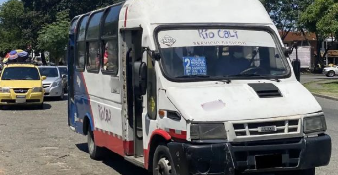 Crisis del TPC Cali: transporte informal supera al MÍO y amenaza la desaparición del transporte público colectivo magazinpacifico.com/crisis-del-tpc…