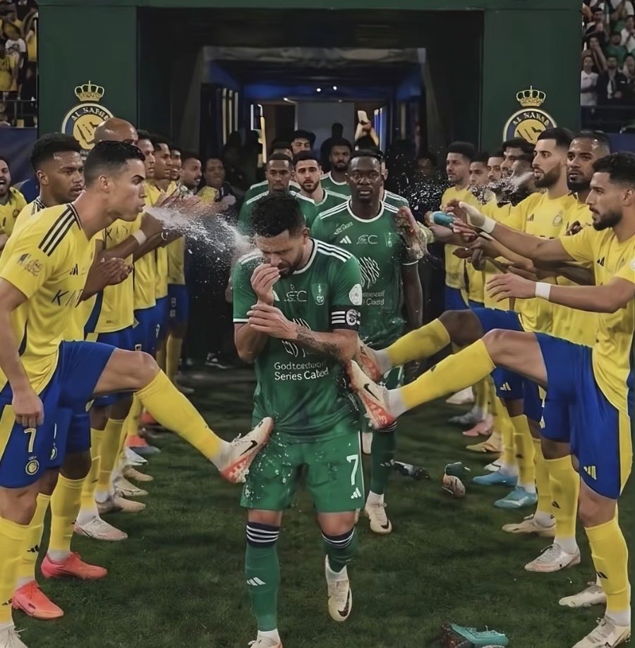 xz70e's tweet photo. @Merihdemiral @ALAHLI_FC 😂😂 https://t.co/YBhchx5ecO