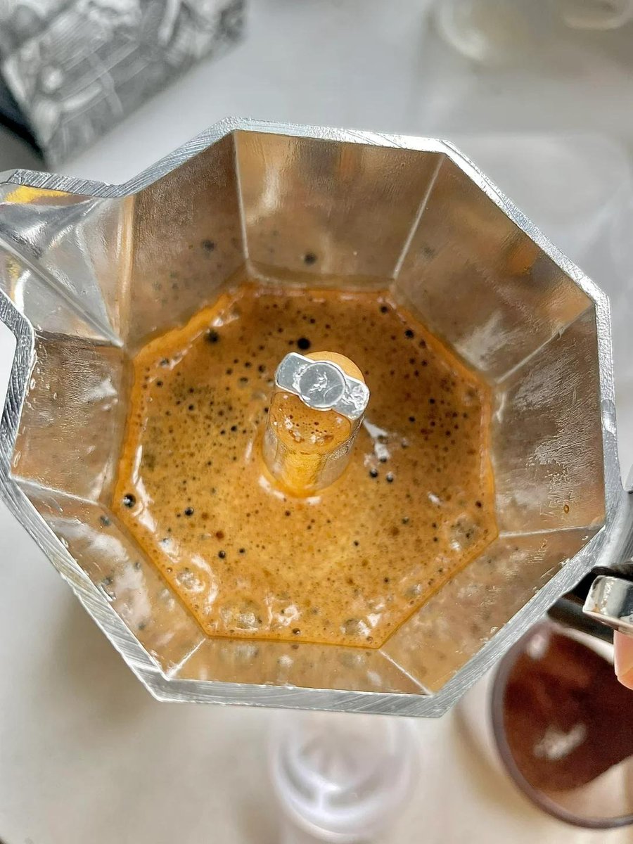 Roselinaqn's tweet image. Coffee is my daily dose of calm and clarity.
#CoffeeTime #ClearMind #Relaxation #DailyRoutine