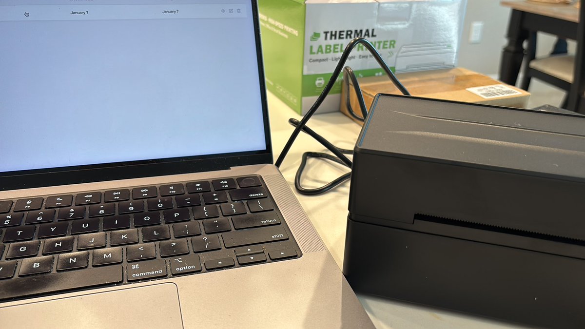 DawgsSportShop's tweet image. We may be up to somethin. 👀 #StayTuned