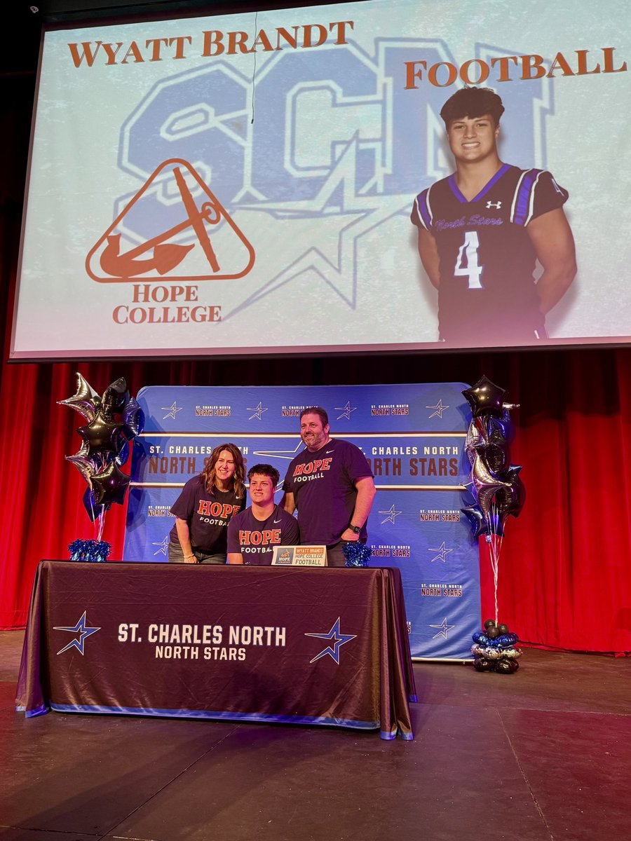 douglasjbrandt's tweet image. Spring signing day at the school!  You will do great things Wyatt!!

@WyattBrandt08 
@SCNFBOFFICIAL 
@robertpomazak @HopeCollegeFB @ASmith032 @PStuursm @WillBrandt1216 @RebeccaABrandt