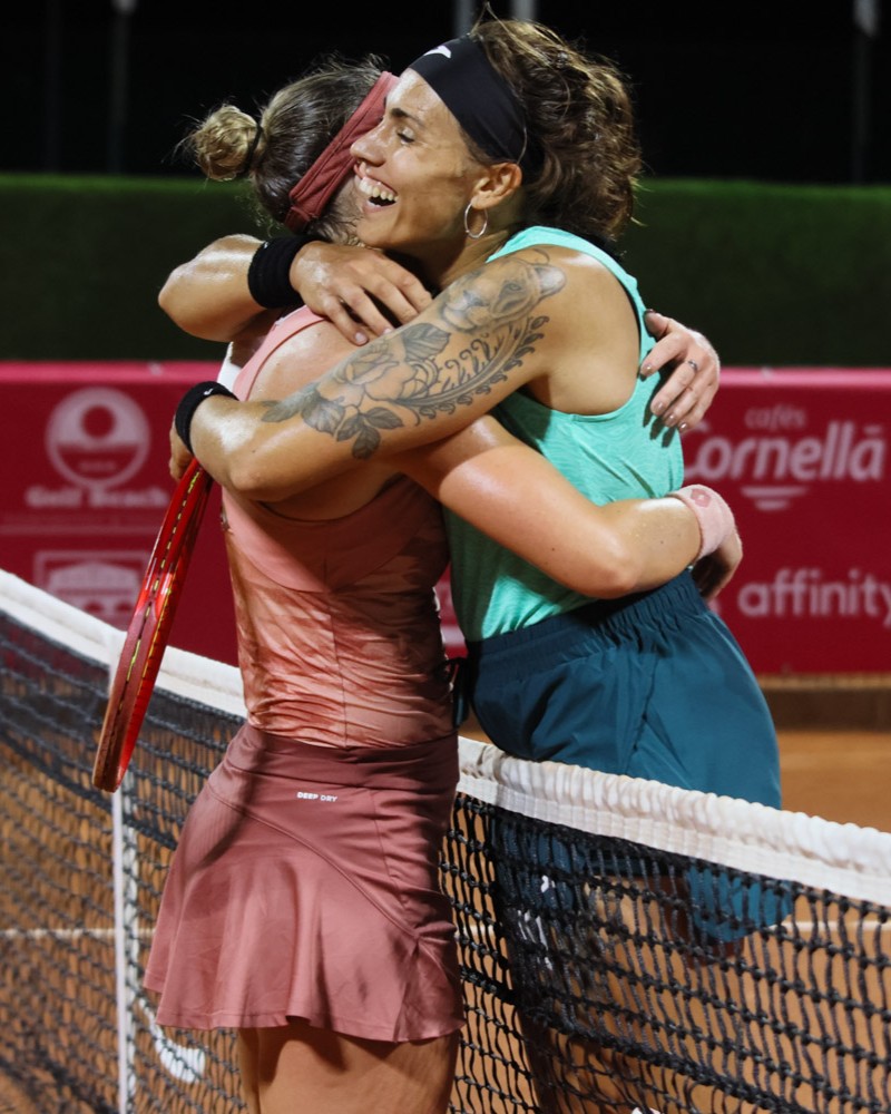 RFETenis's tweet image. Un partido muy especial 🫂

Bassols termina con el camino de Bolsova en el cuadro individual venciendo por 6-3 7-6(7) en segunda ronda del #WTA 125 de La Bisbal d’Empordà

ℹ️ Mañana, juntas a por el cuadro de dobles en el último torneo de Ali ❤️‍🩹

📸 Catalonia Open Solgironès