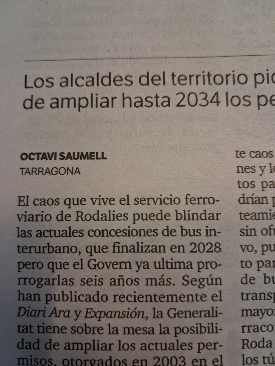 MCTgn2025's tweet photo. A veure, @osaumell, el caos blinda les concessions?? Quina relació hi ha entre una cosa i l'altra? Precisament el caos ferroviari hauria de replantejar el pèssim servei de busos. Tu has anat en bus alguna vegada? És un servei infame que deixa tgn al 3r món. https://t.co/HmjC8B74NM