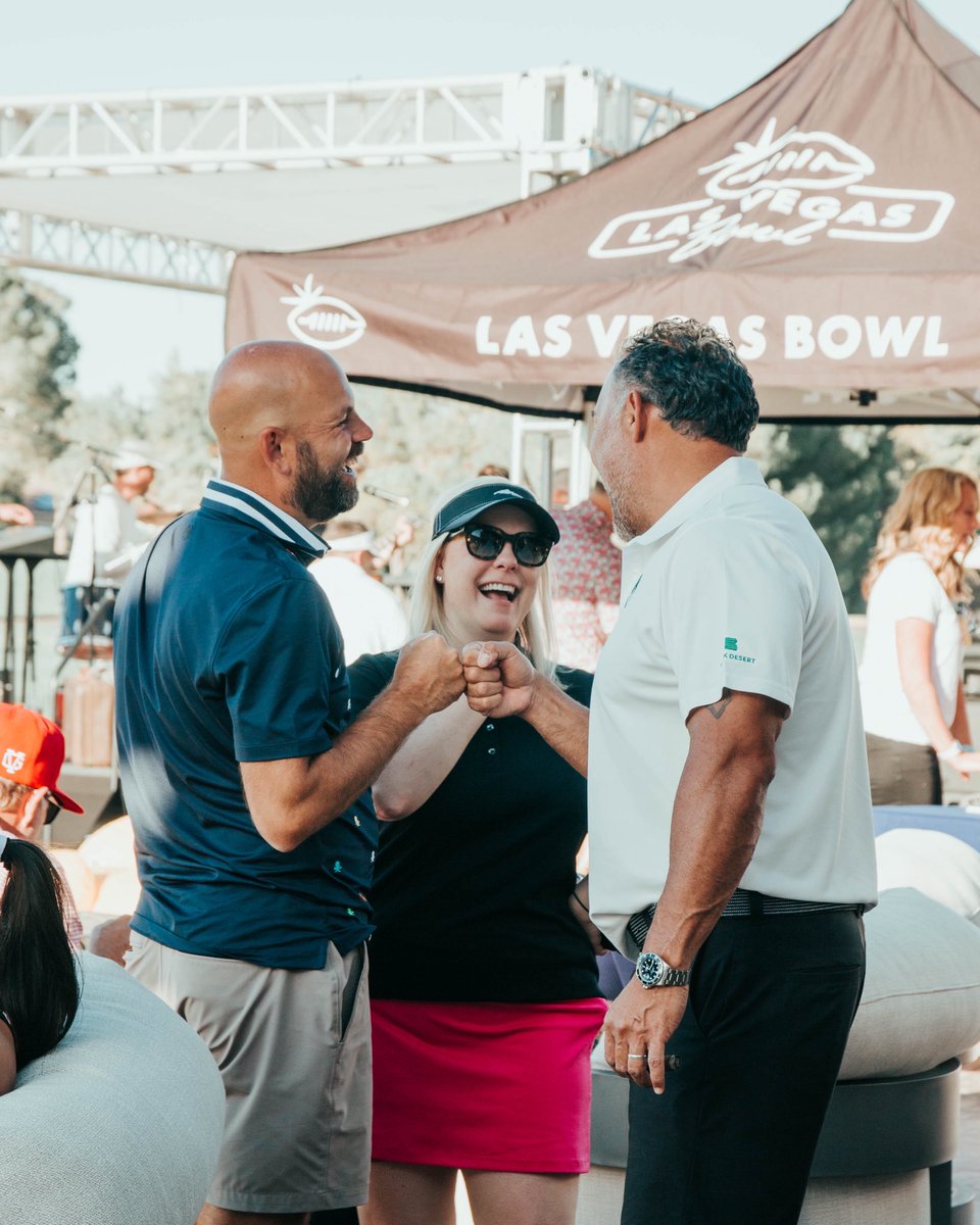 Las Vegas Bowl tweet media