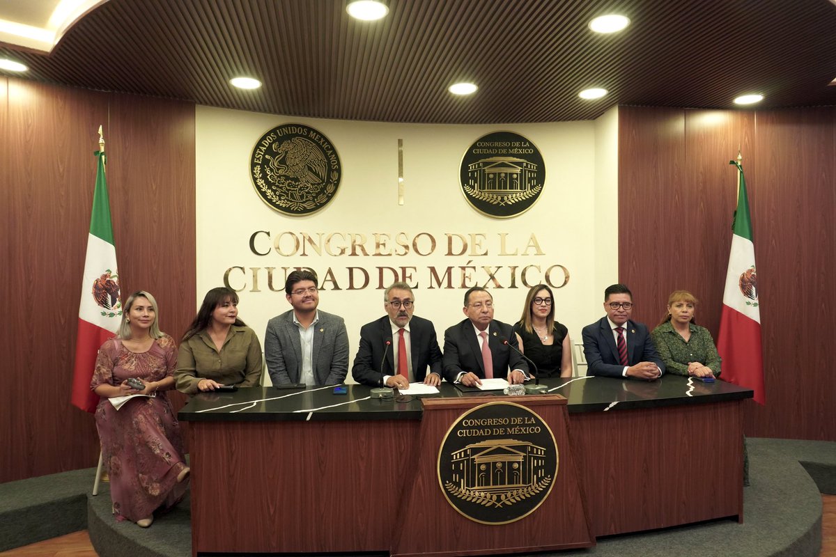 MagRafaelGuerra's tweet photo. En el @Congreso_CdMex presentamos la actualización de las etapas de entrada en vigor del Código Procedimental Civil y Familiar. Con el objetivo de adecuar las fechas para una correcta implementación del #CNPCyF y avanzar en la transformación de la justicia cotidiana en la #CDMX. https://t.co/jdUFCNIGJi