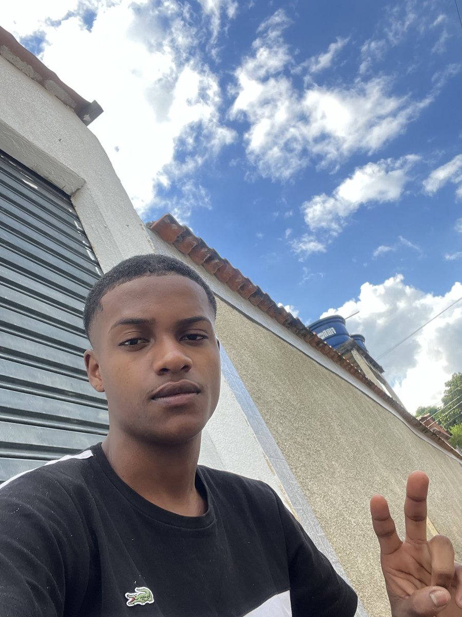 ✌🏾👻