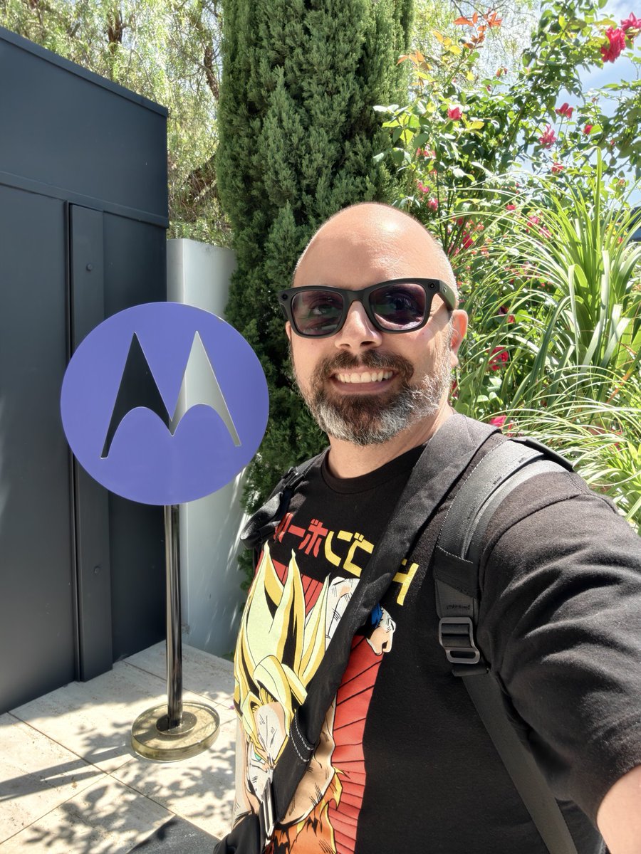 tkdsl8655's tweet image. Checking out the amazing new Motorola products! 🤩 From sleek phones to awesome accessories, they've really upped their game. Loving the @FIFAWorldCup themed Razr phones too! ⚽️📱 #Motorola #TechStyle @MotorolaUS