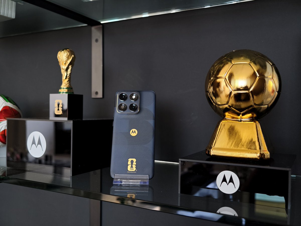 tkdsl8655's tweet image. Checking out the amazing new Motorola products! 🤩 From sleek phones to awesome accessories, they've really upped their game. Loving the @FIFAWorldCup themed Razr phones too! ⚽️📱 #Motorola #TechStyle @MotorolaUS
