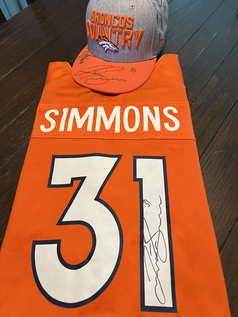 itsme_algreen's tweet photo. @Broncos @jsimms1119 Been a fan for years! #DB4L https://t.co/KH0hlpymj6