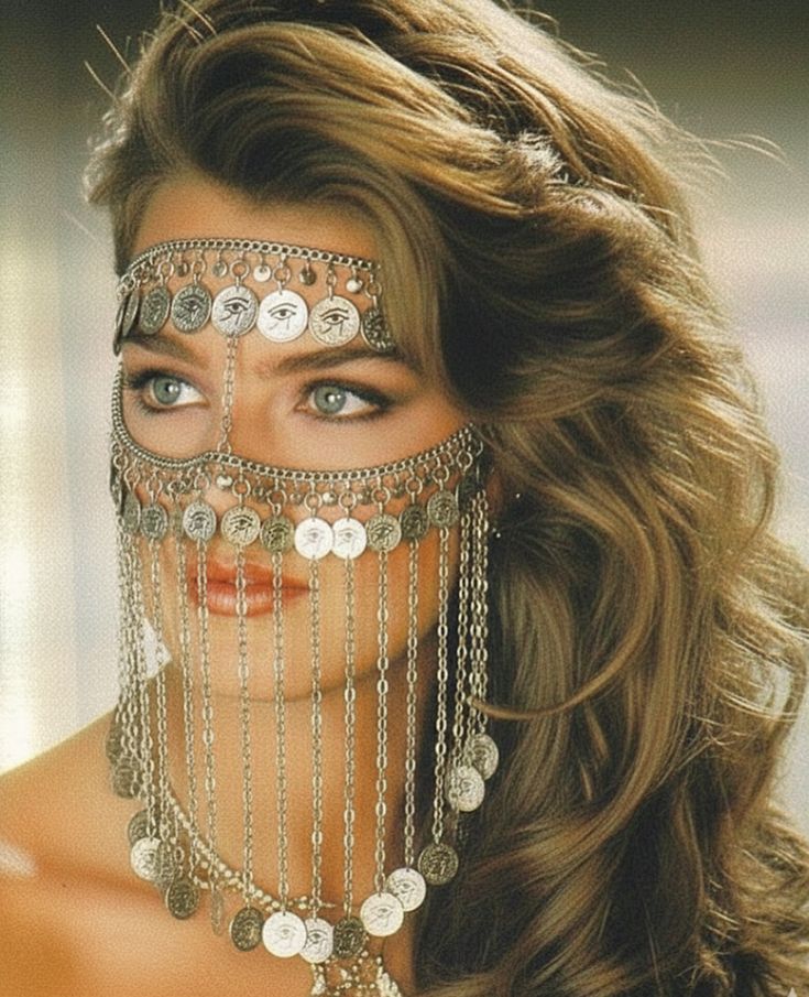 wana_visualss's tweet photo. Brooke Shields is wearing a traditional Egyptian face mask https://t.co/RyCJWFdKEJ