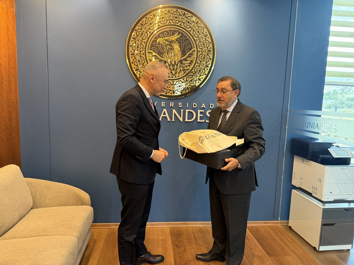 Italy in Ecuador tweet media