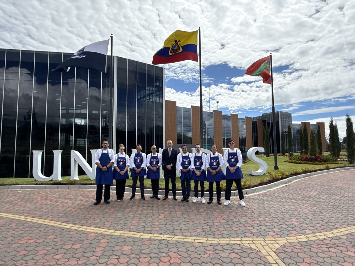 Italy in Ecuador tweet media