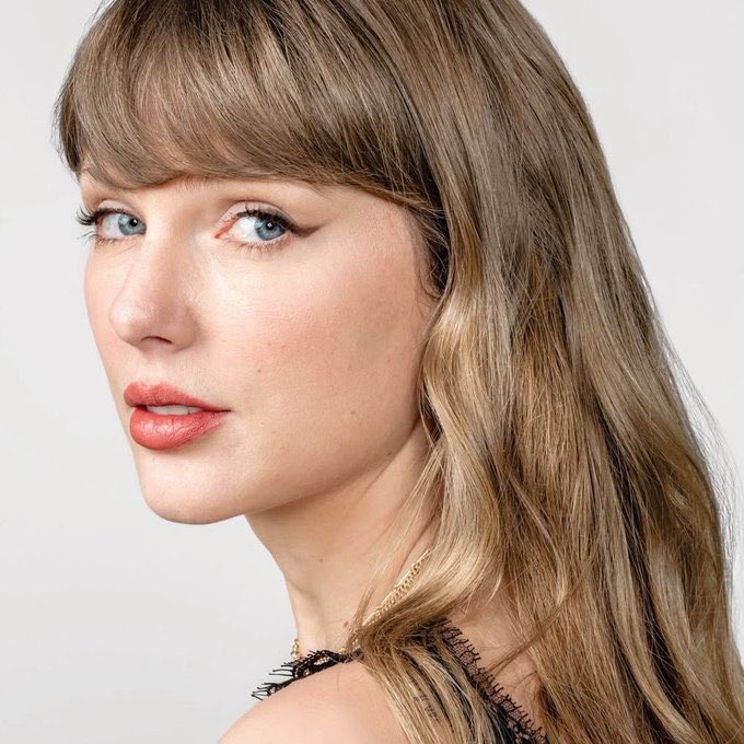 La Tia Puercaylor tweet media